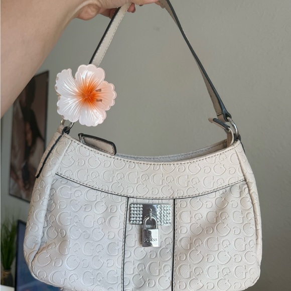 Guess Cream Shoulder Bag Y2K - Picture 1 of 7
